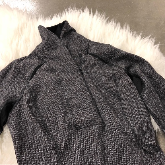lululemon athletica Tops - Lululemon Herringbone Think Fast Pullover